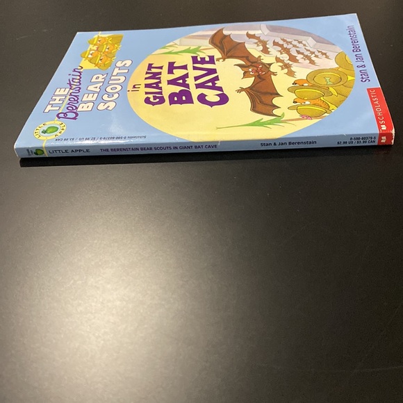 The Berenstain Bear Scouts in Giant Bat Cave by Stan & Jan Berenstain - Novel - Picture 3 of 5